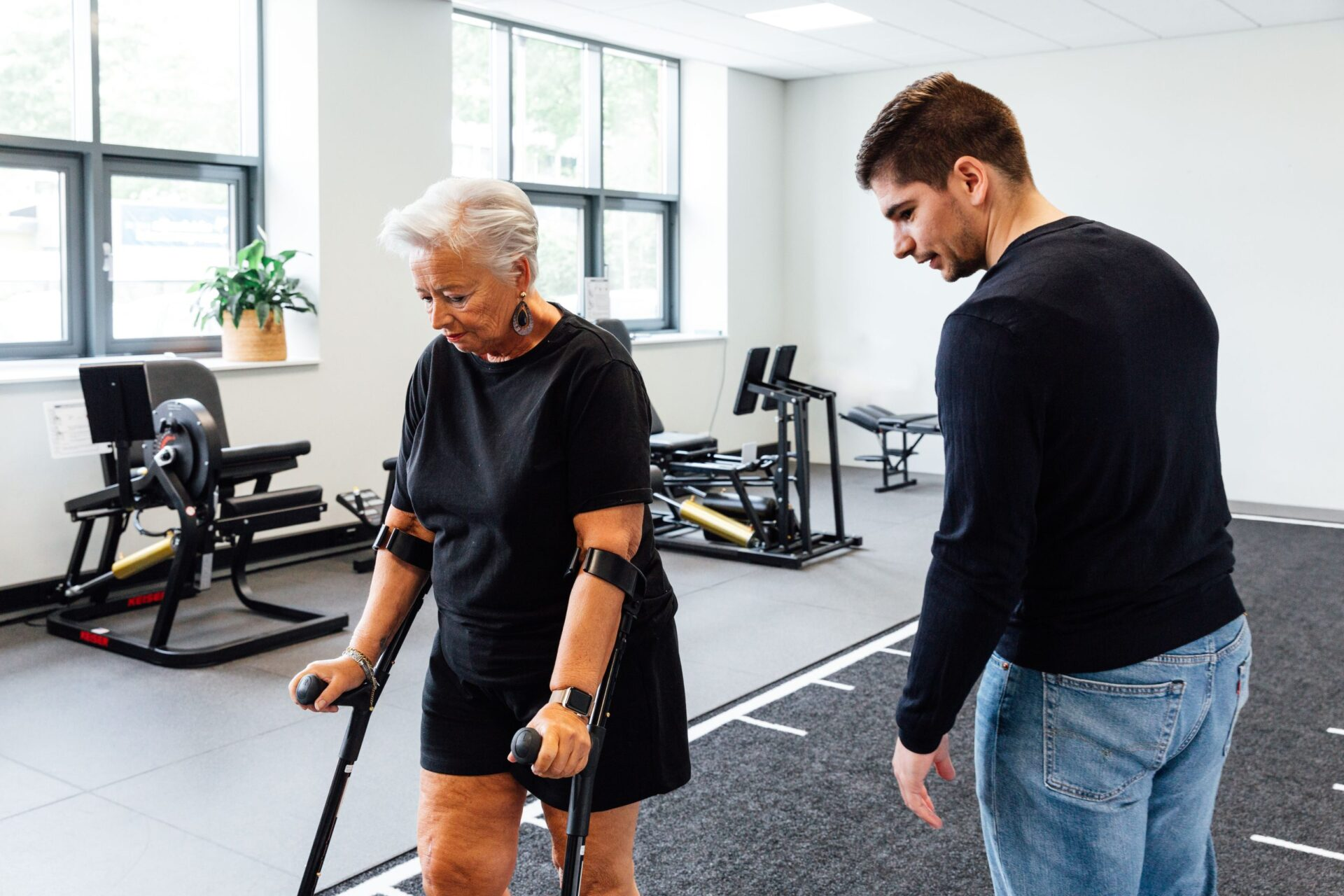 waarom lopen met elleboogkrukken na een knie of heupprothese vief leven 4
